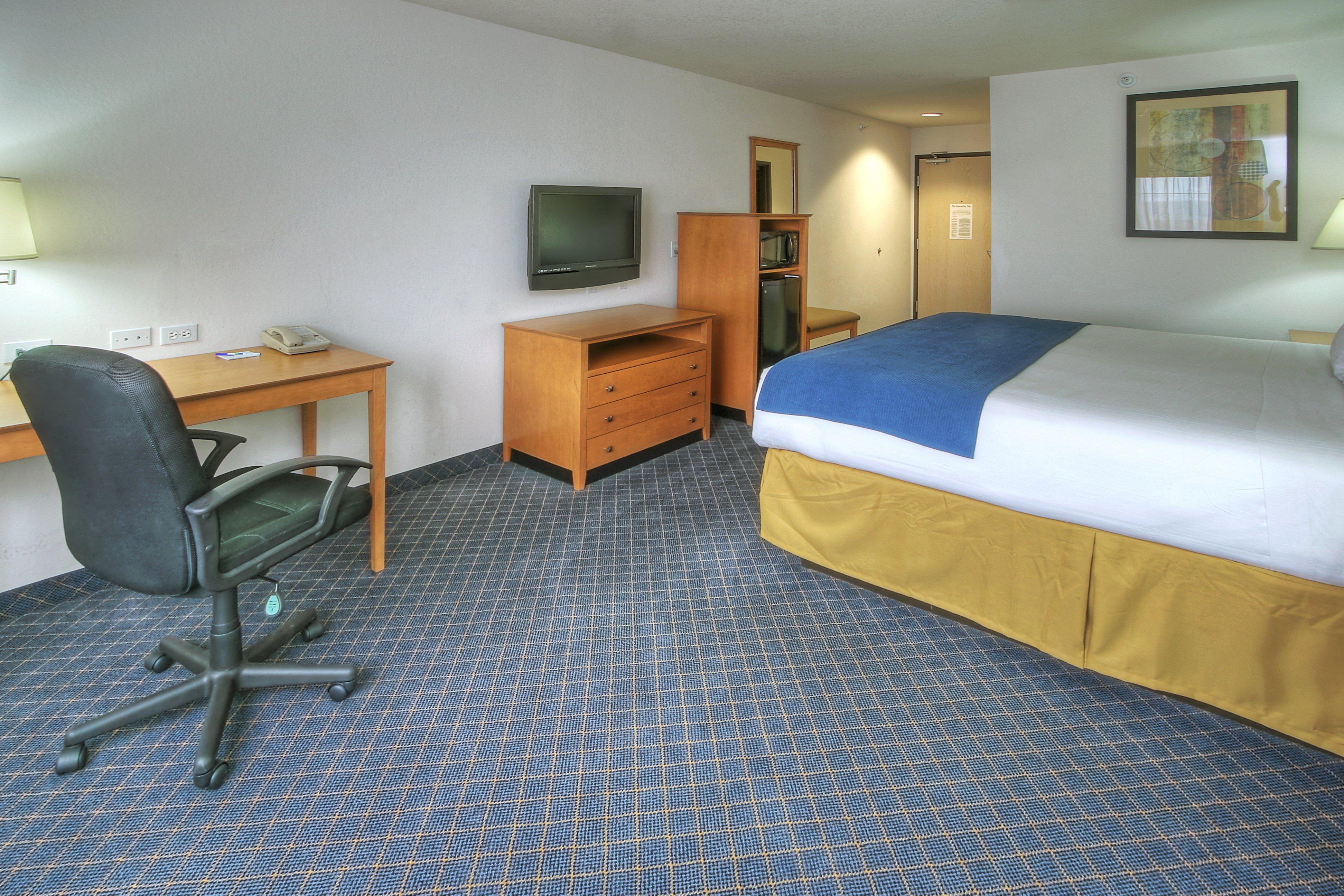 Holiday Inn Express Hotel & Suites Carlsbad By Ihg Exterior photo