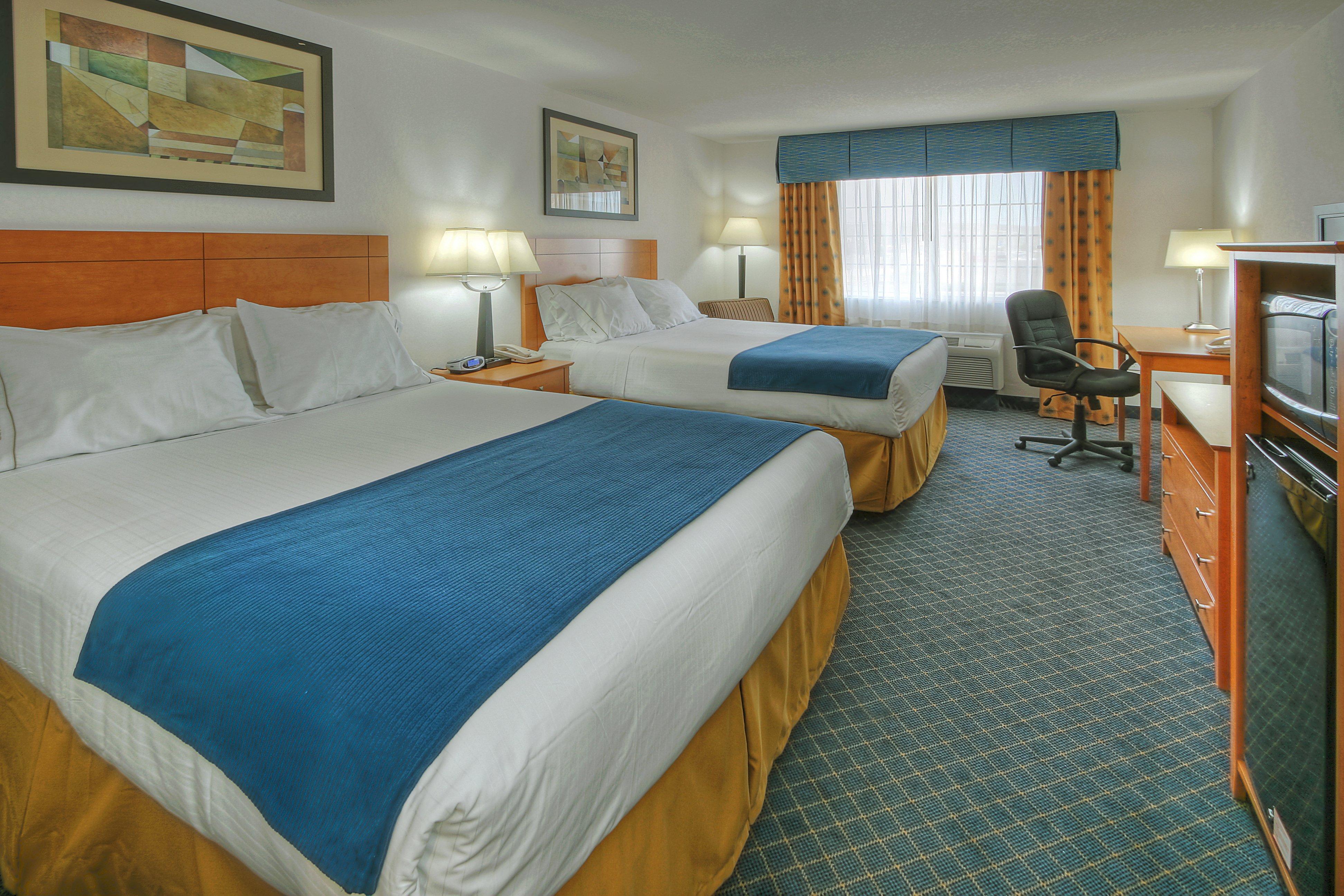 Holiday Inn Express Hotel & Suites Carlsbad By Ihg Exterior photo