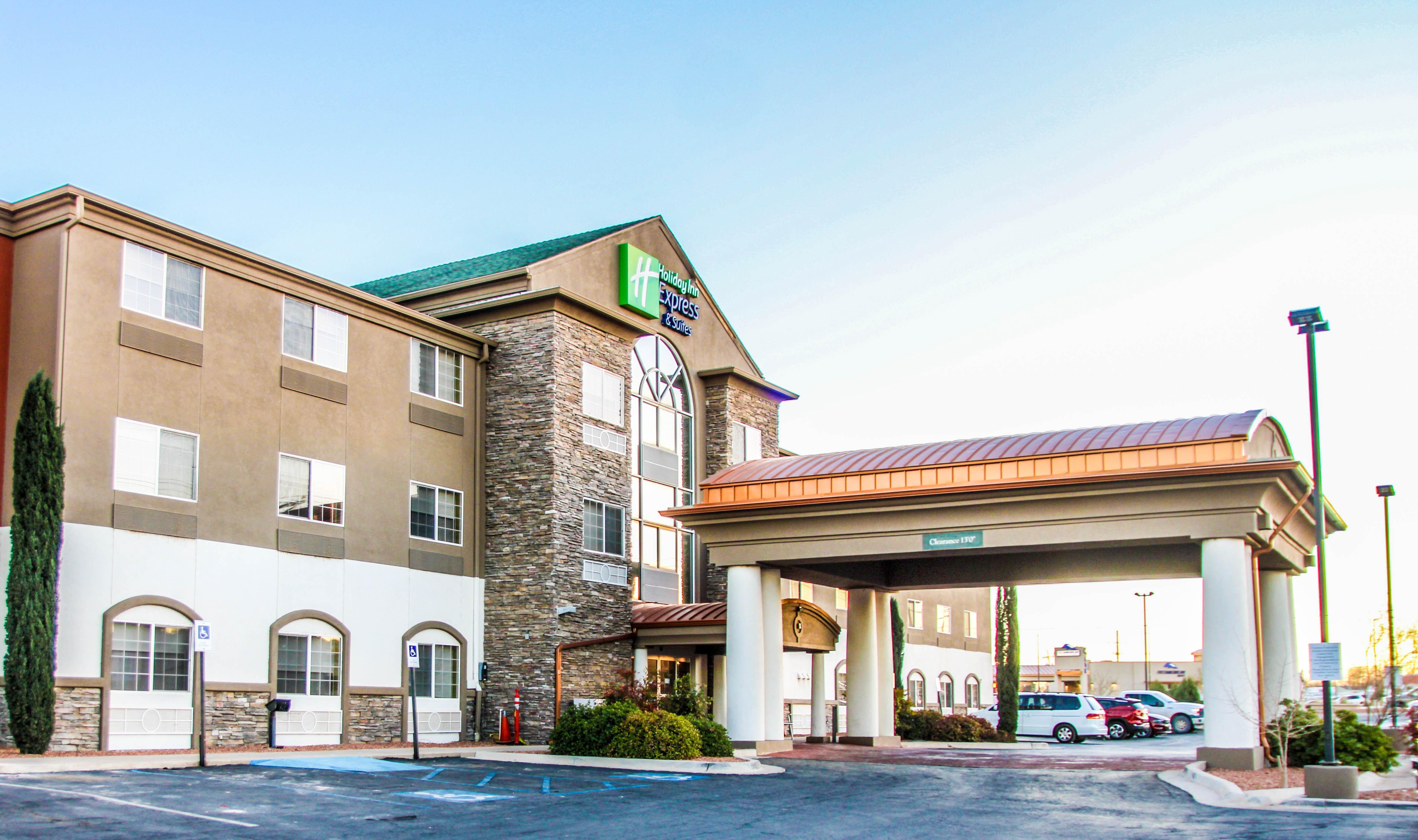 Holiday Inn Express Hotel & Suites Carlsbad By Ihg Exterior photo