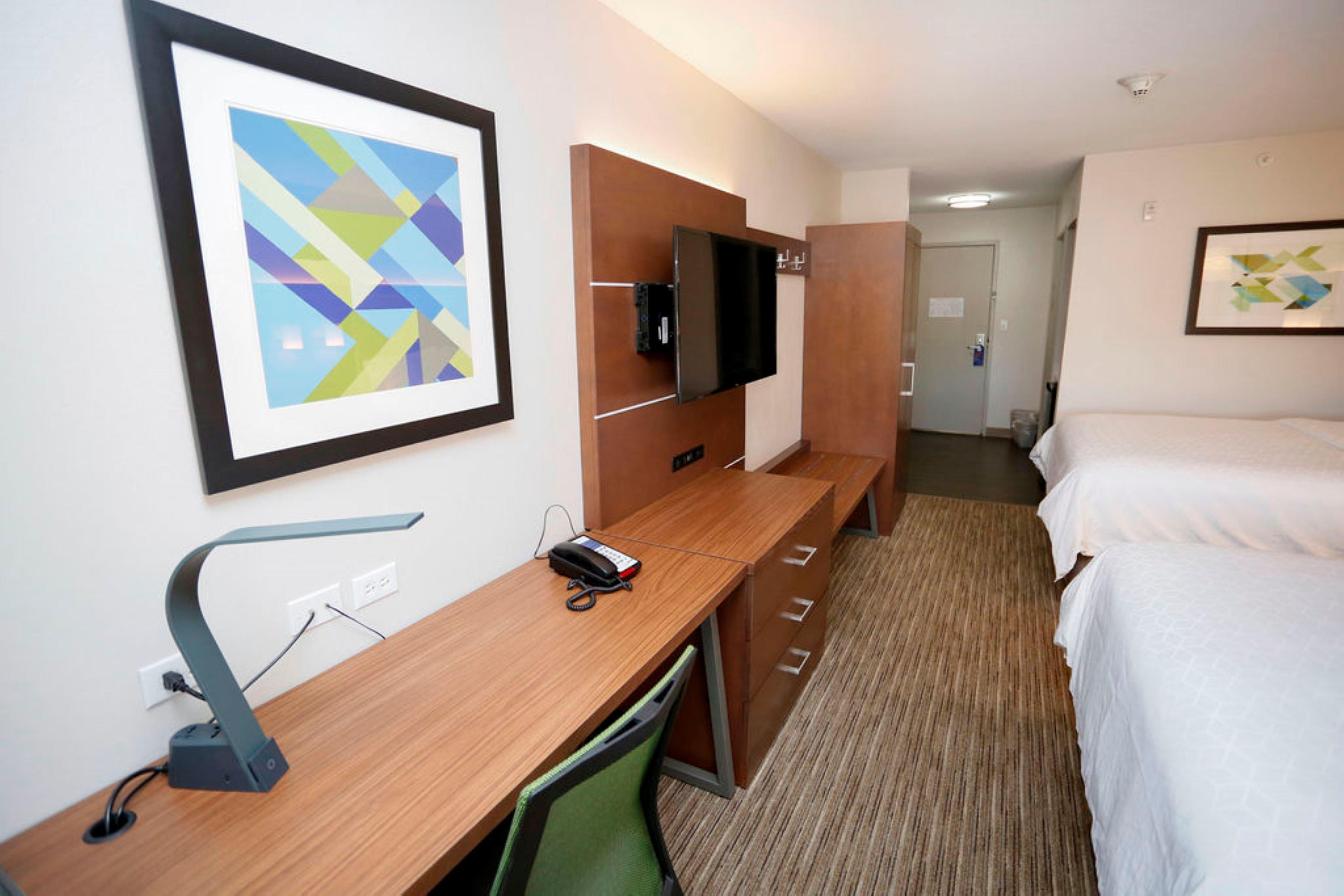 Holiday Inn Express Hotel & Suites Carlsbad By Ihg Exterior photo