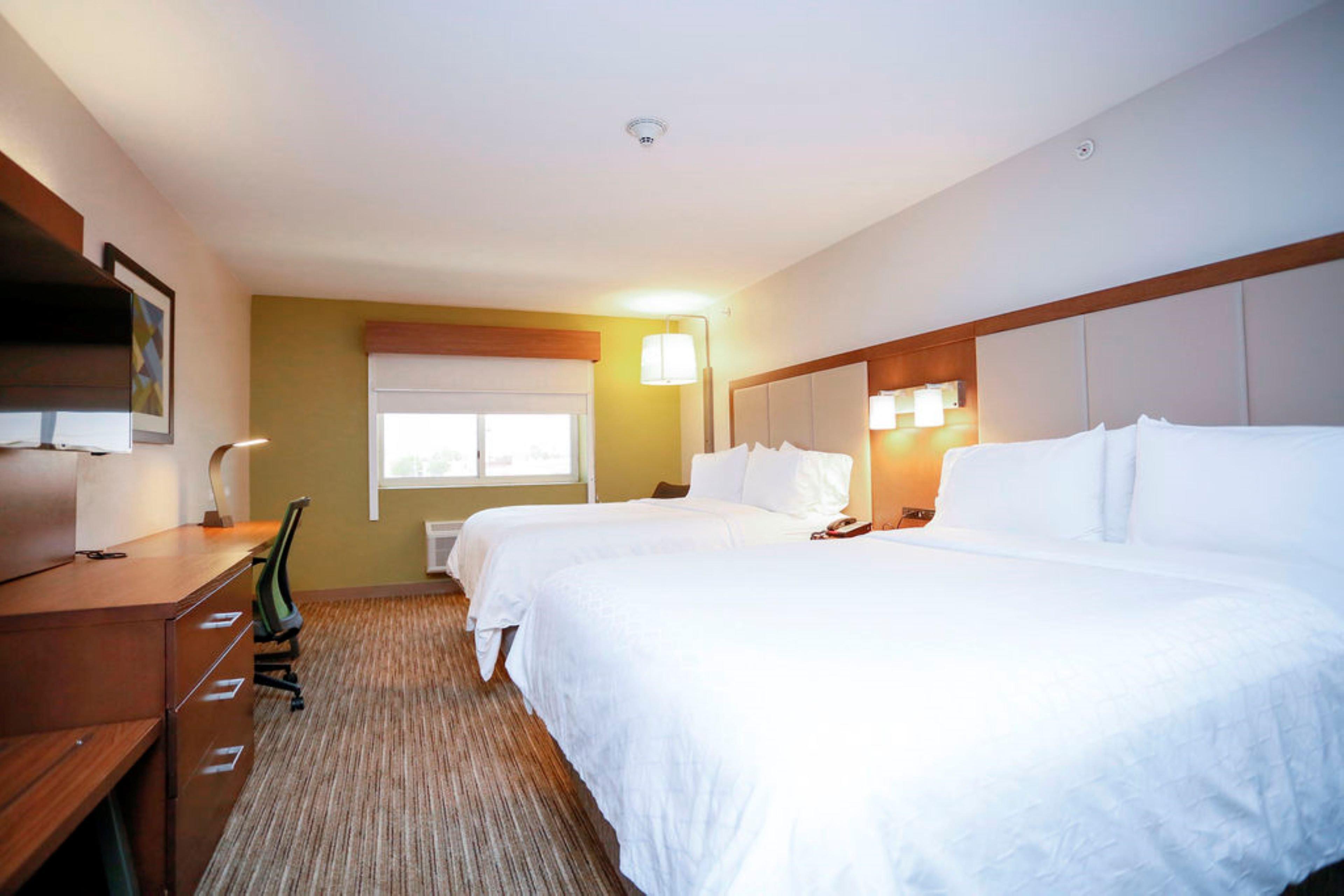 Holiday Inn Express Hotel & Suites Carlsbad By Ihg Exterior photo