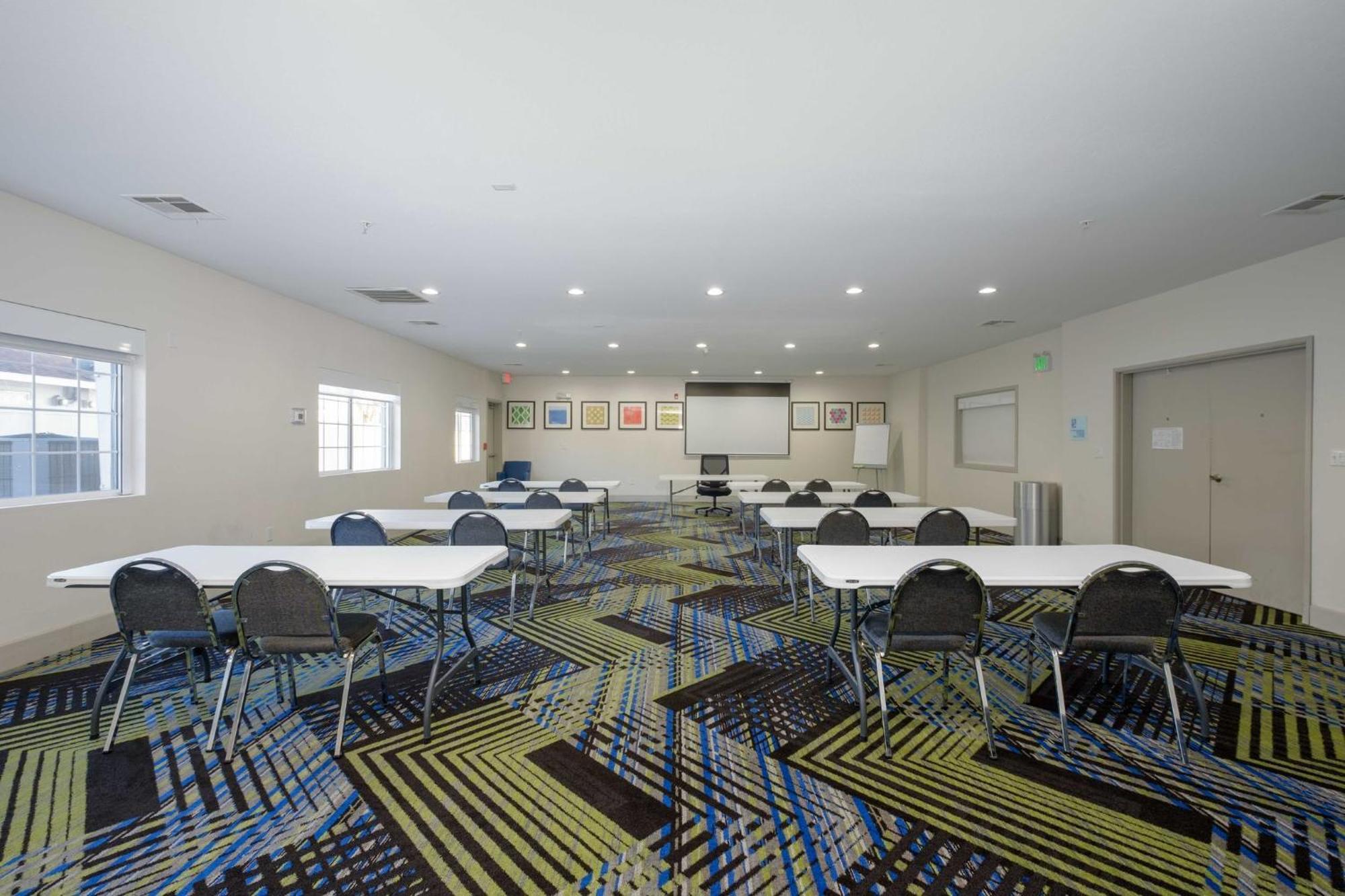 Holiday Inn Express Hotel & Suites Carlsbad By Ihg Exterior photo