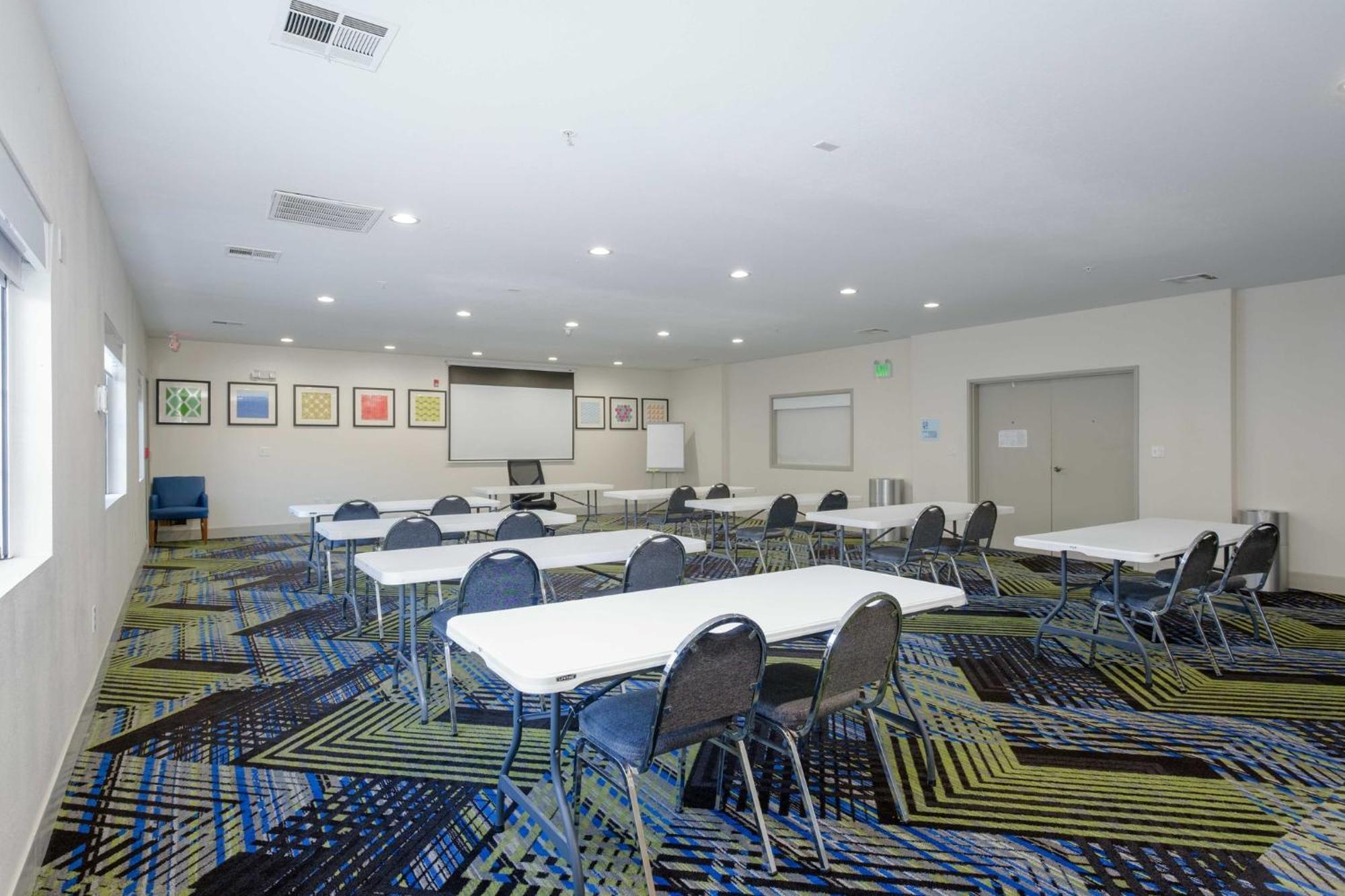 Holiday Inn Express Hotel & Suites Carlsbad By Ihg Exterior photo
