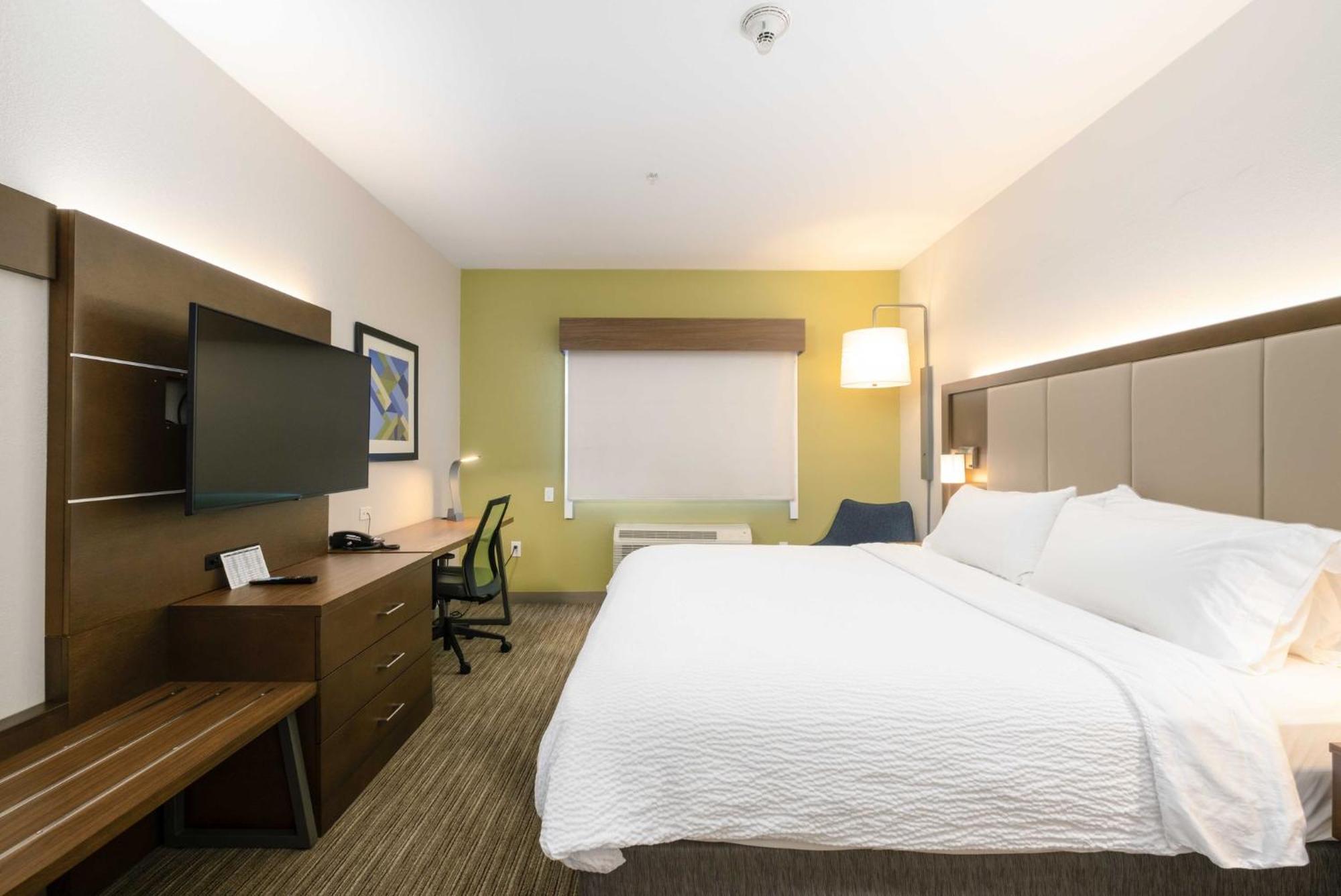 Holiday Inn Express Hotel & Suites Carlsbad By Ihg Exterior photo