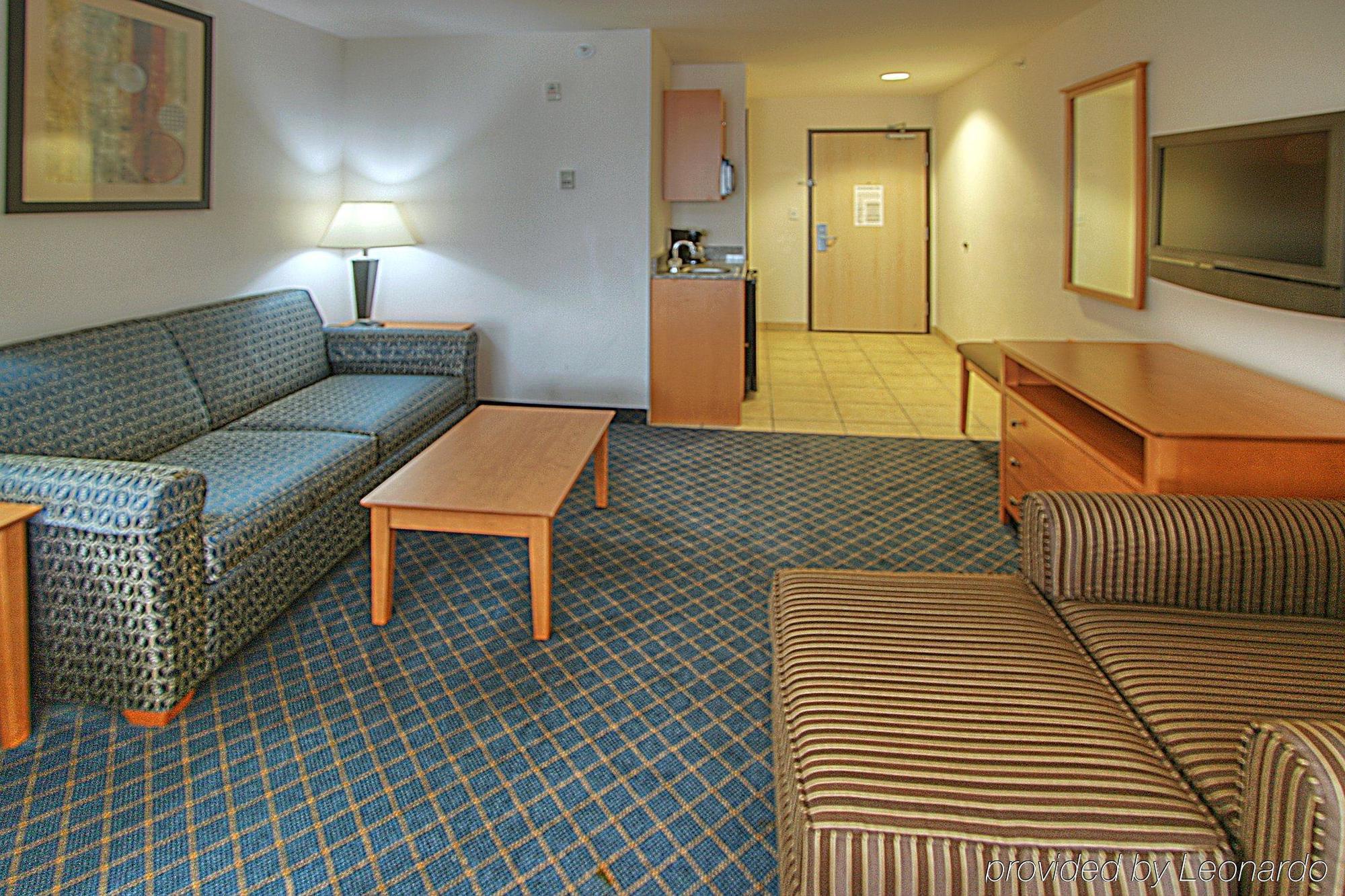 Holiday Inn Express Hotel & Suites Carlsbad By Ihg Exterior photo